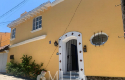 Casa Amarilla